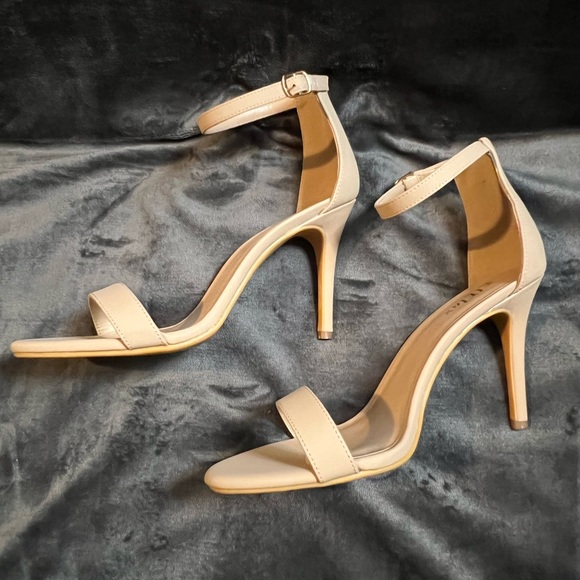 ElElax Nude Heels - Picture 5 of 6